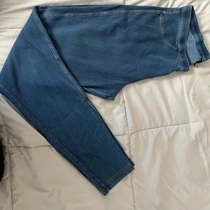 Medium sized blue jean leggings from Simply Vera Vera Wang